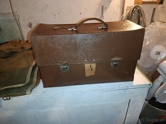 Rôzne vojenské brašne a tašky.