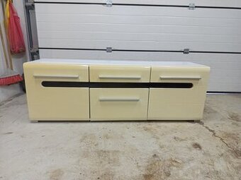 Darujem skrinku pod tv