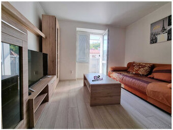 PRIAME CENTRUM / menší 2i byt / BB / ZARIADENIE /balkón