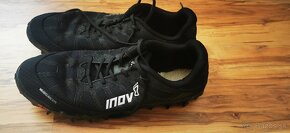 Topánky Innov8 Mudclaw 275 čierny veľ 45 (29.5 cms)