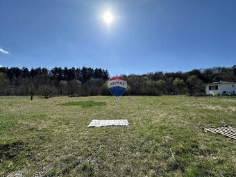 Na predaj veľký stavebný  pozemok pri lese Beluša - Belušské