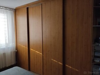 Vstavana skrina REZERVOVAVA