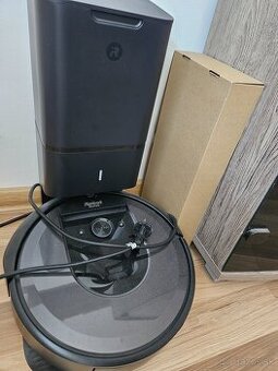 Robotický vysávač - iRobot Roomba i7+ (7558)