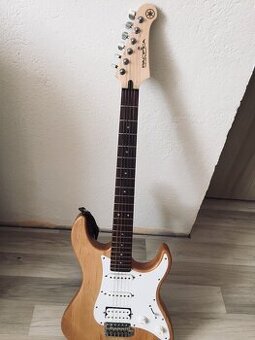 Yamaha pacafica 112