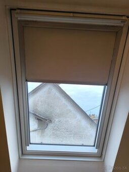 Velux Zatemnovacia roleta-pretrhnuta snura.