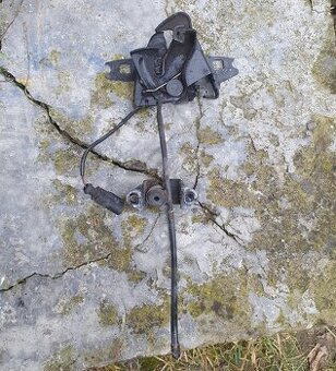 Zámok prednej kapoty octavia 1