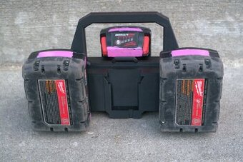 Milwaukee držiak na  a batérie M18