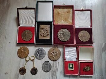 10 ks banícke odznaky vyznamenania medaile