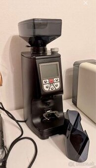 Profesionálny mlynček na kávu Eureka Atom 60