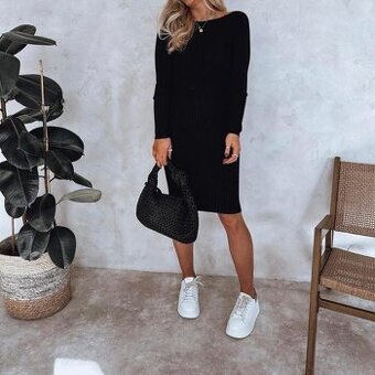 Svetrové čierne šaty