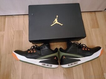 Botasky skoro nové -NIKE JORDAN MAX AURA č.42-43 - 38 Eur