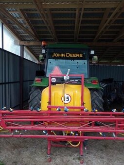 Nesený postrekovač za traktor