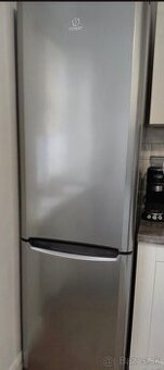 Predám chladničku s mraznickou indesit