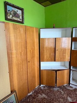 Starý nábytok, masívne dubové skrine