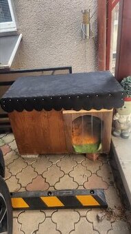 Drevená psia búda + záves na vchod