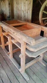 Historický drevený mangel