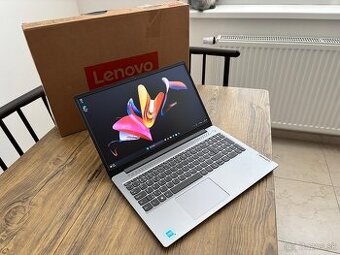 15.6"/Lenovo/8GB RAM DDR5/NvMe SSD 128GB/Intel HD 2GB/