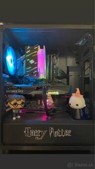 Komplet PC a príslušenstvo + stôl.