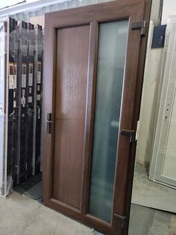 Plastove vchodove dvere Vertical