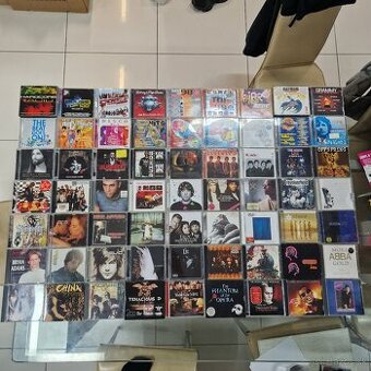 CD-čka...HARDCORE ACID,HOUSE TOP 100,COOL HITS 2000....
