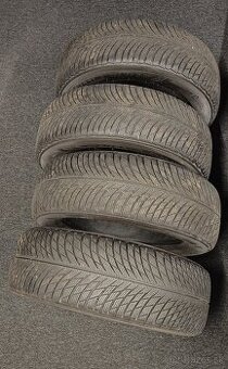 Zimné pneumatiky 235/60 R17