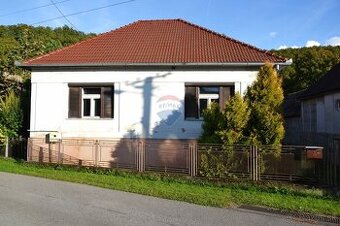 Utešený dom na predaj s veľkou záhradou v dedinke České Brez