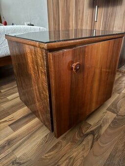 Retro nočné stolíky a zrkadlo