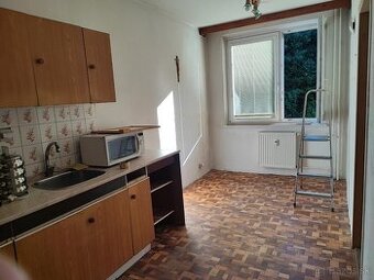 Predám 3 izbový byt v Trenčianskych Tepliciach.