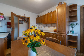 Nová znížená cena Na predaj 5-izbový rodinný dom s veľkou z - 1