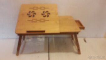 Stolík do postele zn. Modrine skladací, masív, servírovací a