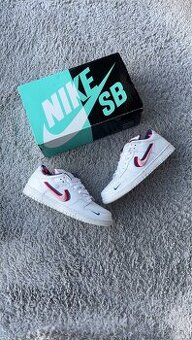 Nike SB Dunk Low Parra