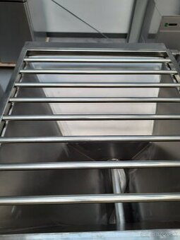 Mlynček na mäso JR 100  Mäsiarský vlček rezačka mäsa JR 100