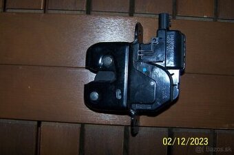 Zámok kufra Renault Captur