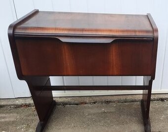 Retro skrinka pod TV