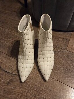 Liu Jo nove celnkove cizmy vel.40