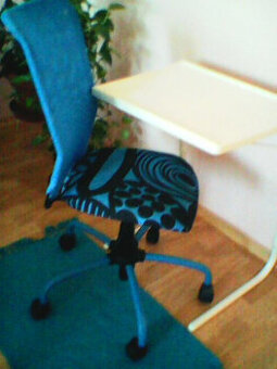 Otočná stolička pre školáka