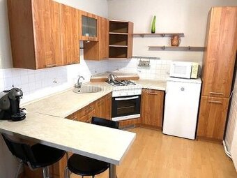 PRENÁJOM: KRÁSNY, ZARIADENÝ 2 IZBOVÝ BYT BEZ BALKÓNA