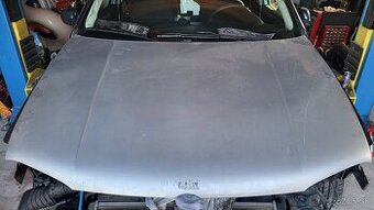 Kapota volkswagen Golf 4