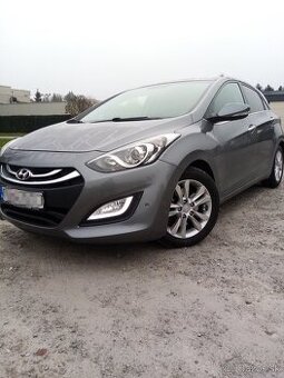 Hyundai i30 1.6 CRDi (94kW) - Kupované v SR - TOP VÝBAVA
