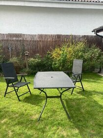Záhradný stôl a stoličky