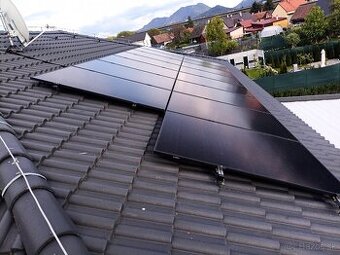 Solárna fotovoltická elektráreň pre domy.