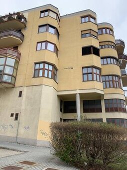 Hlaváčikova ul. 35 - predaj garáže