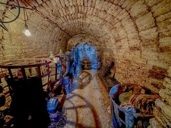 ŠTÝLOVÁ VÍNNA PIVNICA V OBĽÚBENEJ ČASTI