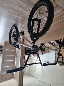 BMX bicykel strieborná