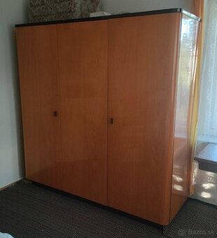 Retro skriňa z masívu 2