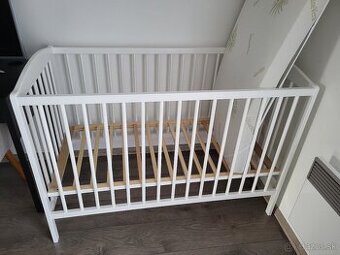 Detská postieľka s matracom