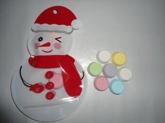 Vianočný snehuliak plný šumiviek