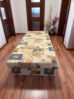 Váľanda s úložným priestorom