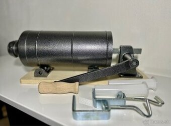 Plnička na klobásy a hurky