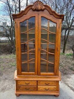 Rustikálna masivná vitrína